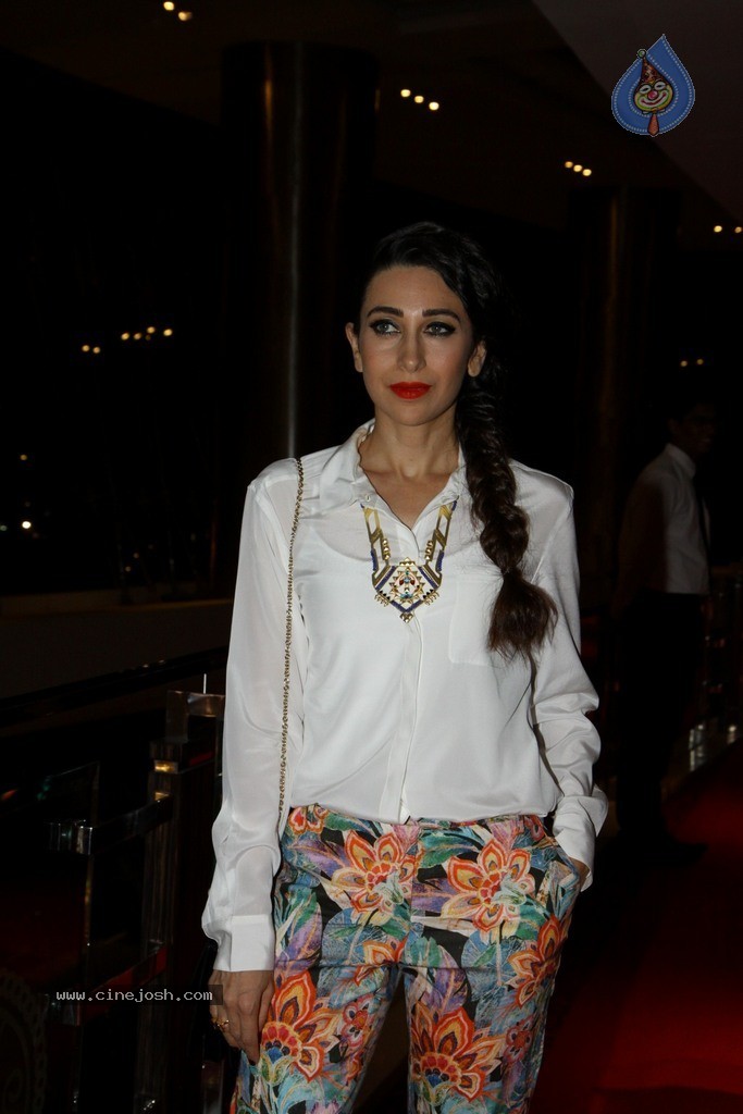 Bolly Celebs at Charity Art Auction Samvedna - 20 / 173 photos