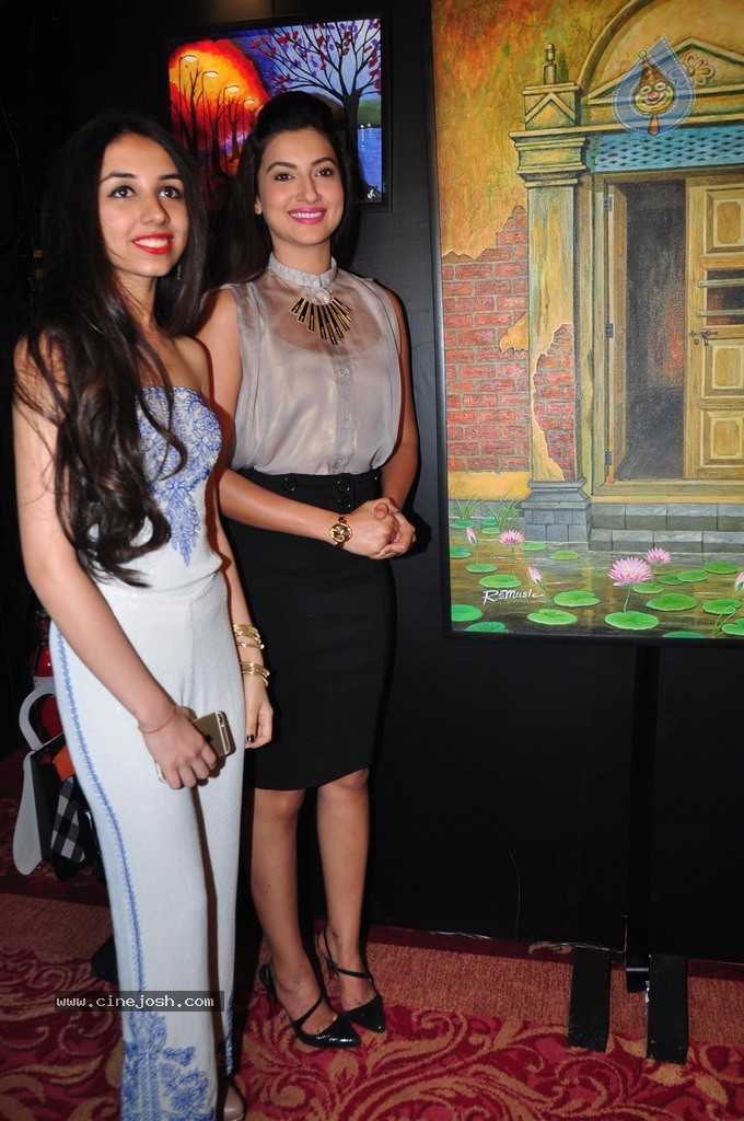 Bolly Celebs at Charity Art Auction Samvedna - 40 / 173 photos