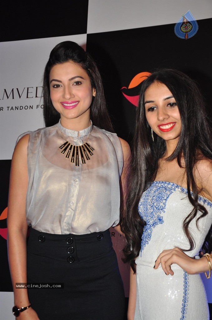 Bolly Celebs at Charity Art Auction Samvedna - 52 / 173 photos