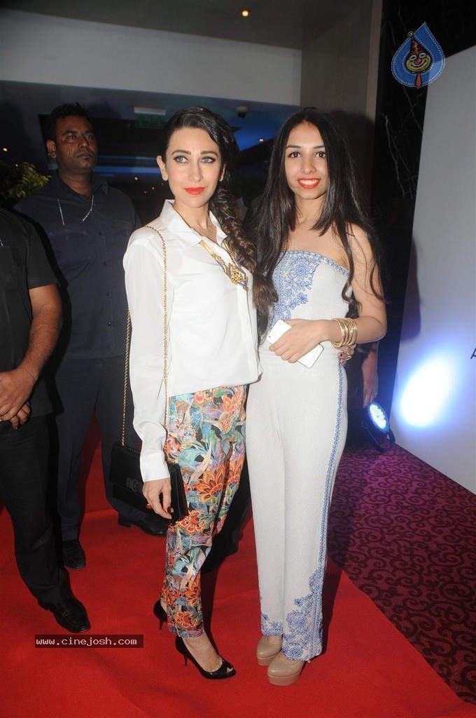 Bolly Celebs at Charity Art Auction Samvedna - 145 / 173 photos