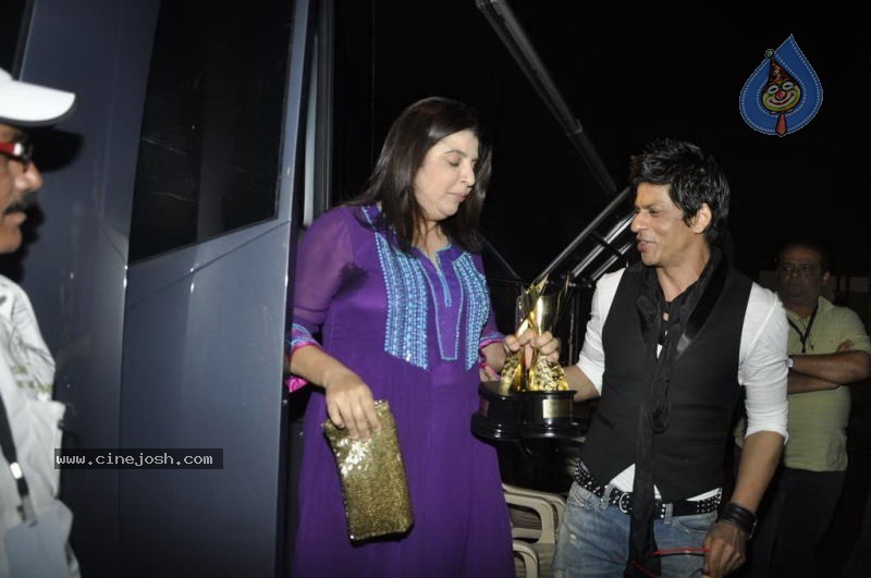 Bolly Celebs at Chevrolet APSARA Awards - 40 / 176 photos