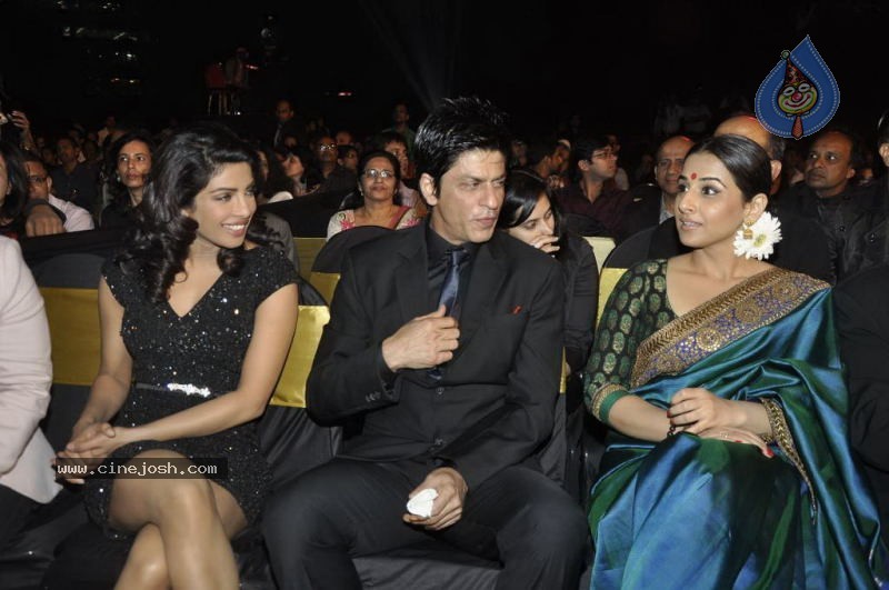 Bolly Celebs at Chevrolet APSARA Awards - 49 / 176 photos