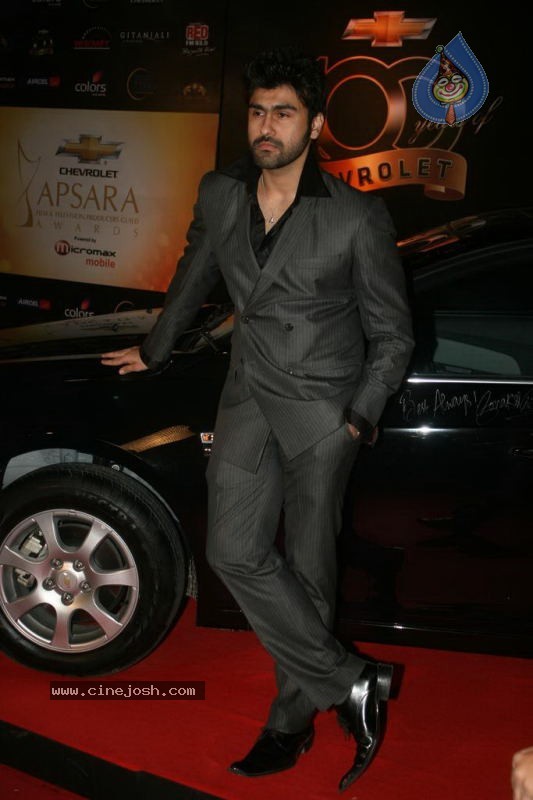 Bolly Celebs at Chevrolet APSARA Awards - 60 / 176 photos