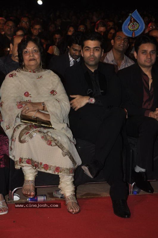 Bolly Celebs at Chevrolet APSARA Awards - 91 / 176 photos