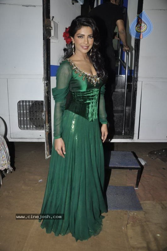 Bolly Celebs at Chevrolet APSARA Awards - 97 / 176 photos