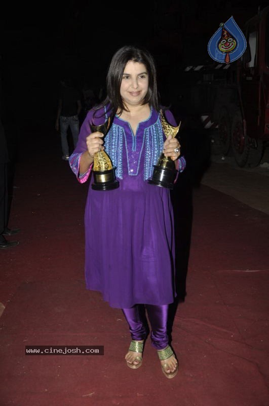 Bolly Celebs at Chevrolet APSARA Awards - 99 / 176 photos
