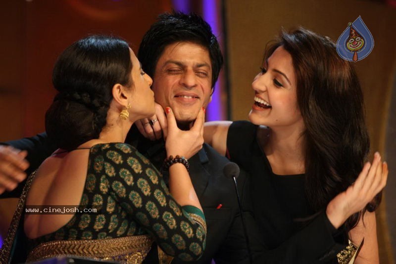 Bolly Celebs at Chevrolet APSARA Awards - 122 / 176 photos