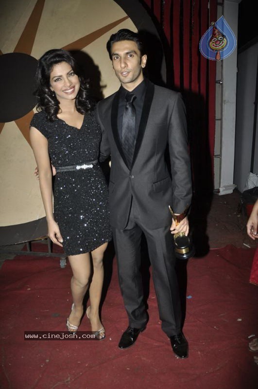 Bolly Celebs at Chevrolet APSARA Awards - 136 / 176 photos
