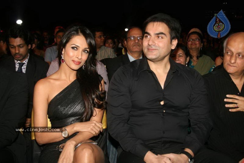 Bolly Celebs at Chevrolet APSARA Awards - 140 / 176 photos