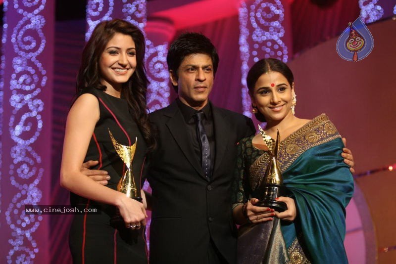 Bolly Celebs at Chevrolet APSARA Awards - 145 / 176 photos