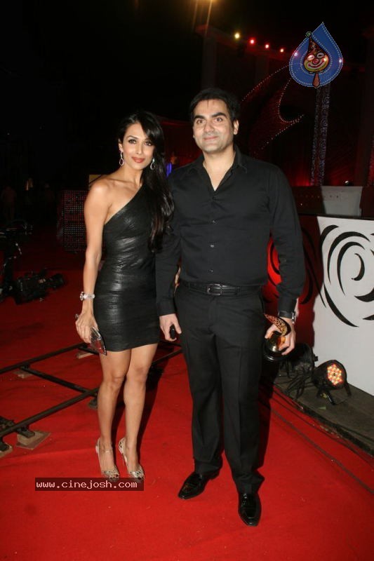 Bolly Celebs at Chevrolet APSARA Awards - 146 / 176 photos