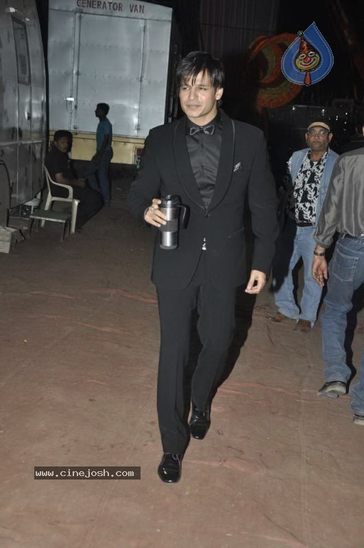 Bolly Celebs at Chevrolet APSARA Awards - 161 / 176 photos