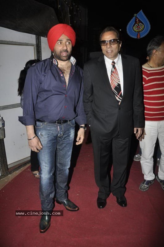 Bolly Celebs at Chevrolet APSARA Awards - 174 / 176 photos
