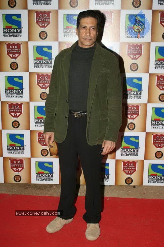 Bolly Celebs at CID Gallantry Awards - 3 / 50 photos
