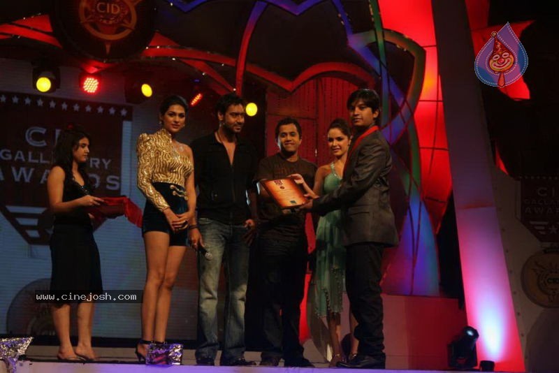 Bolly Celebs at CID Gallantry Awards - 9 / 50 photos