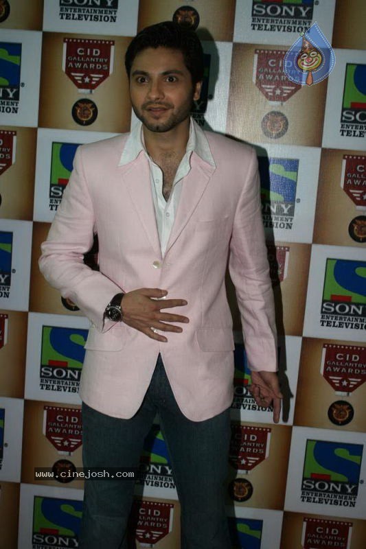 Bolly Celebs at CID Gallantry Awards - 13 / 50 photos