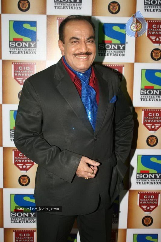 Bolly Celebs at CID Gallantry Awards - 39 / 50 photos