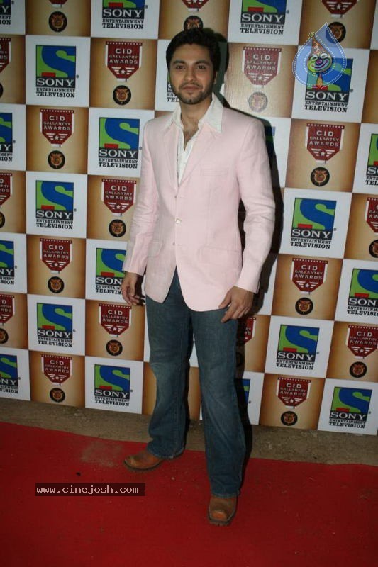 Bolly Celebs at CID Gallantry Awards - 44 / 50 photos