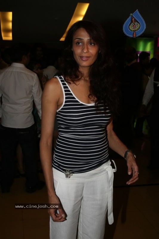 Bolly Celebs at Clash of the Titans Premiere - 9 / 38 photos
