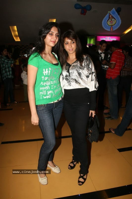 Bolly Celebs at Clash of the Titans Premiere - 13 / 38 photos