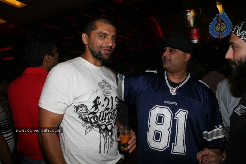 Bolly Celebs at Clash of the Titans Premiere - 34 / 38 photos