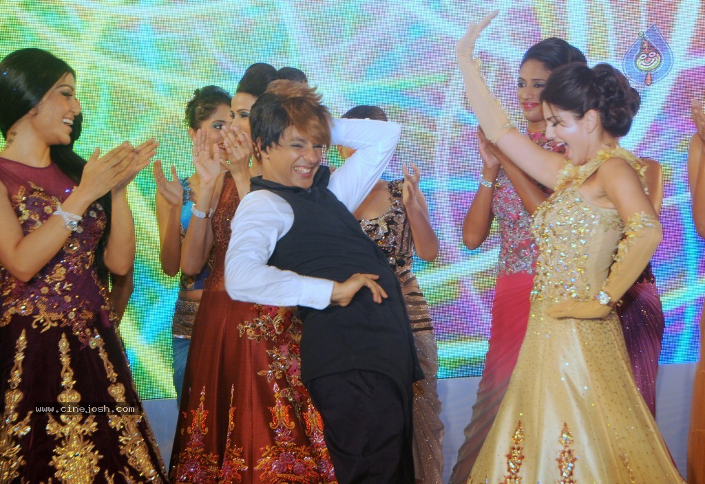 Bolly Celebs at Club Wear Fashion Show - 9 / 65 photos