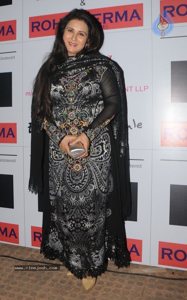 Bolly Celebs at Club Wear Fashion Show - 29 / 65 photos