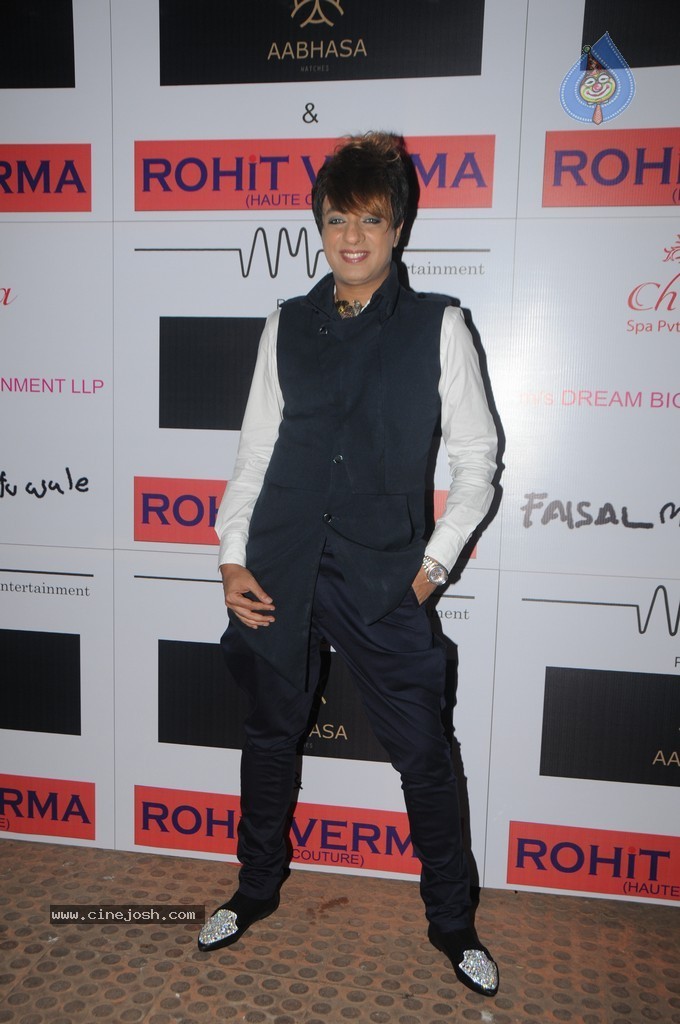 Bolly Celebs at Club Wear Fashion Show - 35 / 65 photos