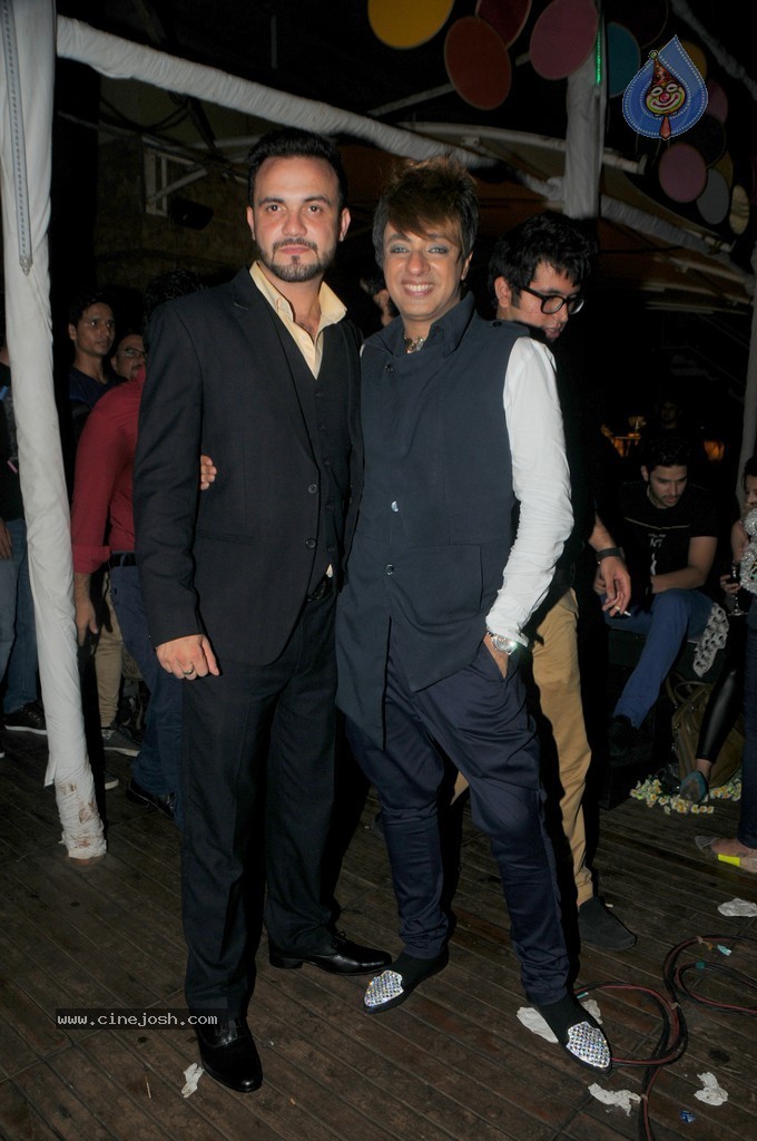 Bolly Celebs at Club Wear Fashion Show - 53 / 65 photos