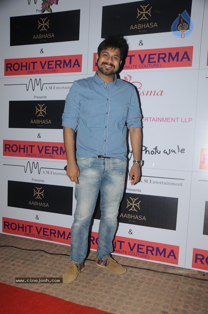 Bolly Celebs at Club Wear Fashion Show - 63 / 65 photos