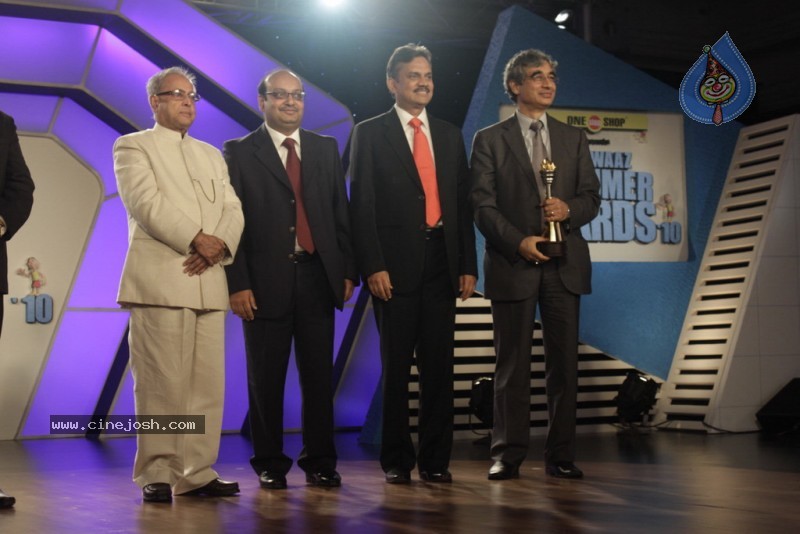 Bolly Celebs at CNBC Awaaz Consumer Awards - 59 / 67 photos