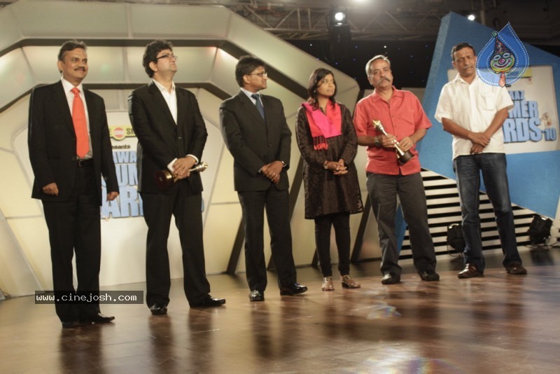 Bolly Celebs at CNBC Awaaz Consumer Awards - 61 / 67 photos