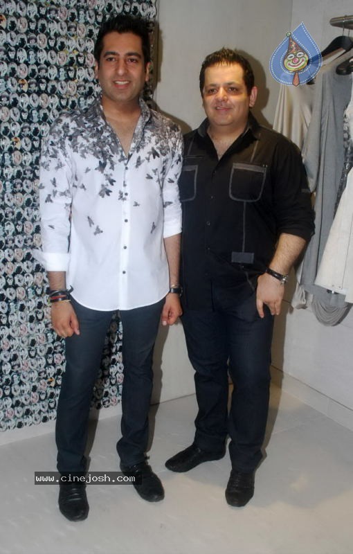 Bolly Celebs at D-7 Store Launch - 5 / 71 photos