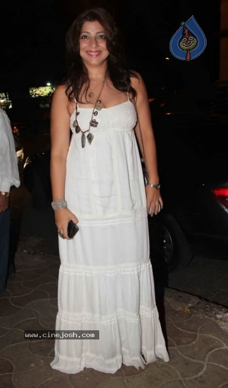 Bolly Celebs at D-7 Store Launch - 47 / 71 photos