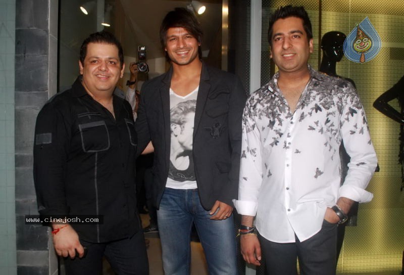 Bolly Celebs at D-7 Store Launch - 49 / 71 photos