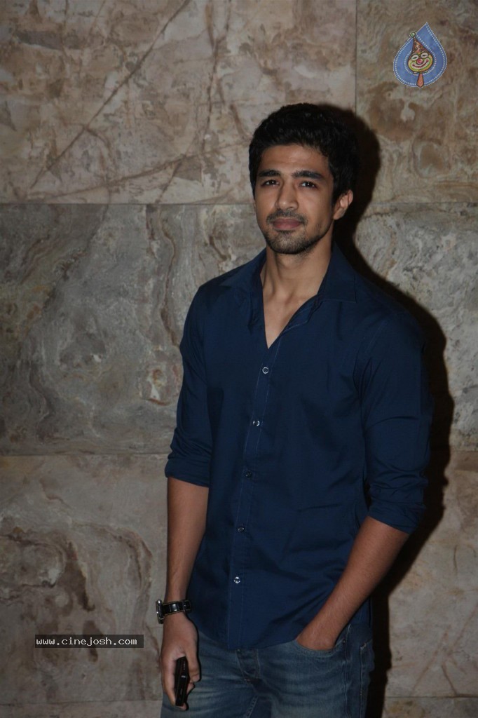 Bolly Celebs at D Day Special Show - 74 / 93 photos
