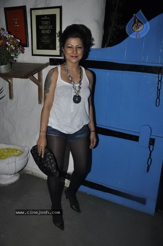 Bolly Celebs at Dabboo Ratnani Calendar Launch - 40 / 123 photos