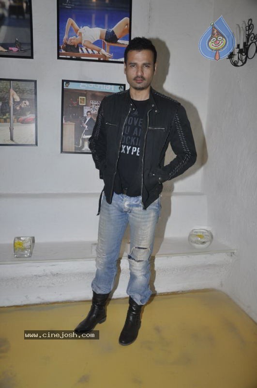 Bolly Celebs at Dabboo Ratnani Calendar Launch - 44 / 123 photos