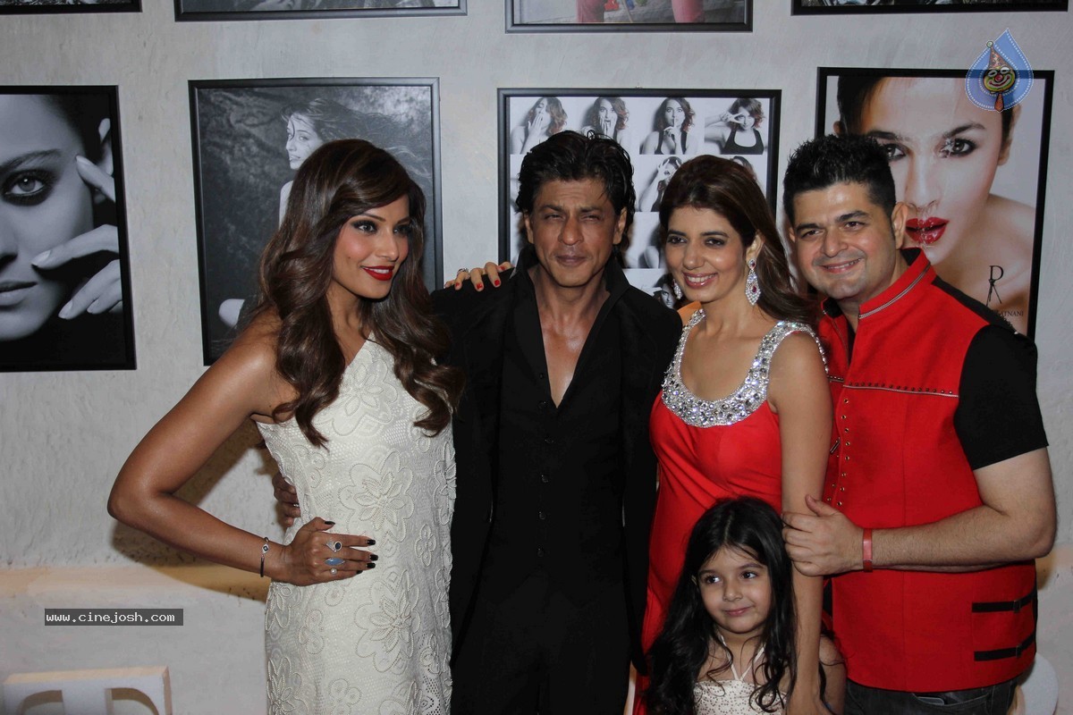 Bolly Celebs at Dabboo Ratnani 2015 Calendar Launch - 24 / 76 photos