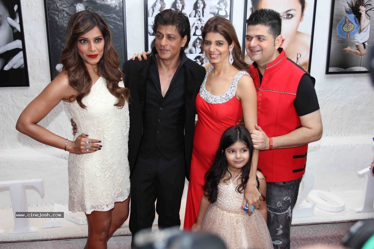 Bolly Celebs at Dabboo Ratnani 2015 Calendar Launch - 61 / 76 photos