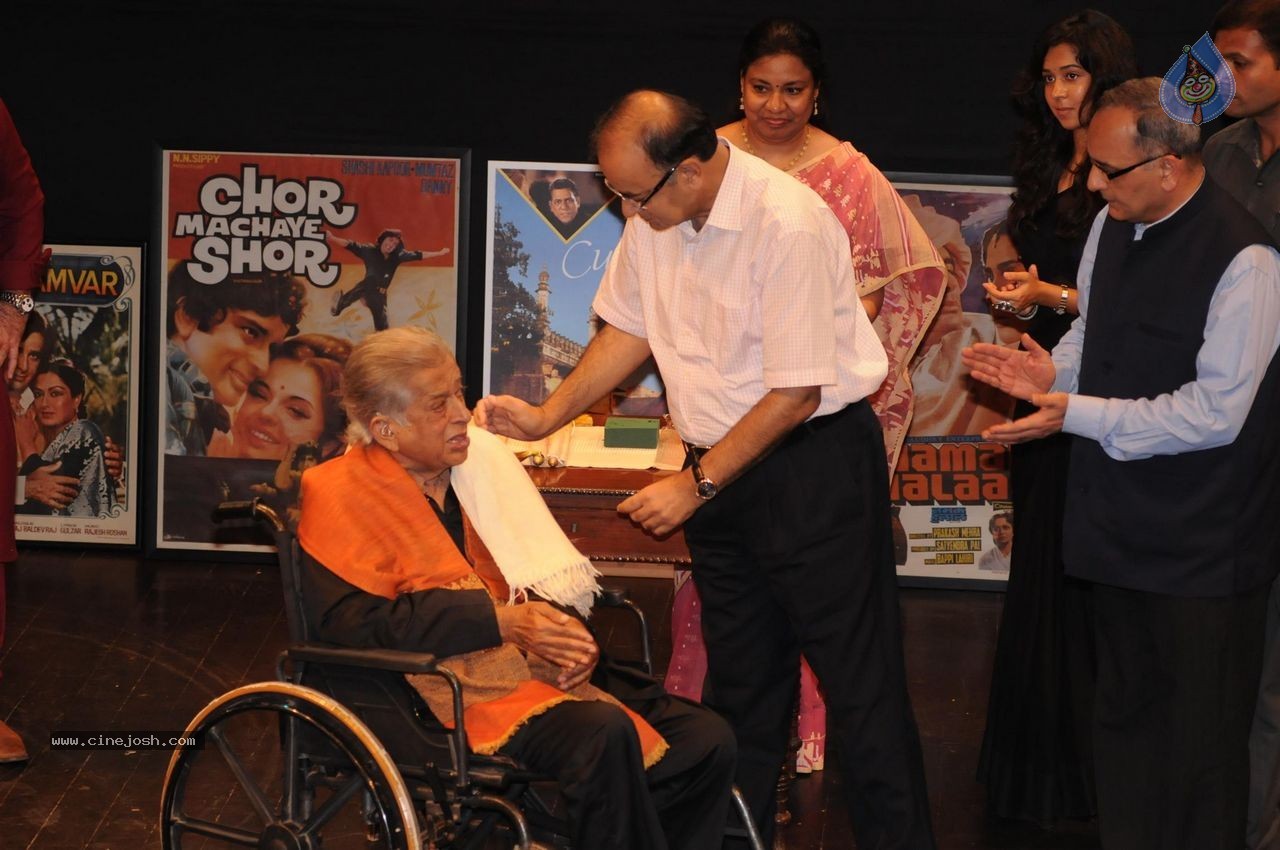 Bolly Celebs at Dadasaheb Phalke Award Presentation  - 25 / 111 photos