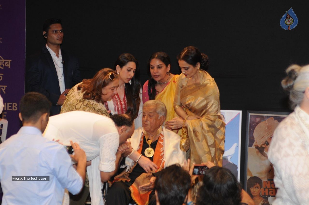 Bolly Celebs at Dadasaheb Phalke Award Presentation  - 44 / 111 photos