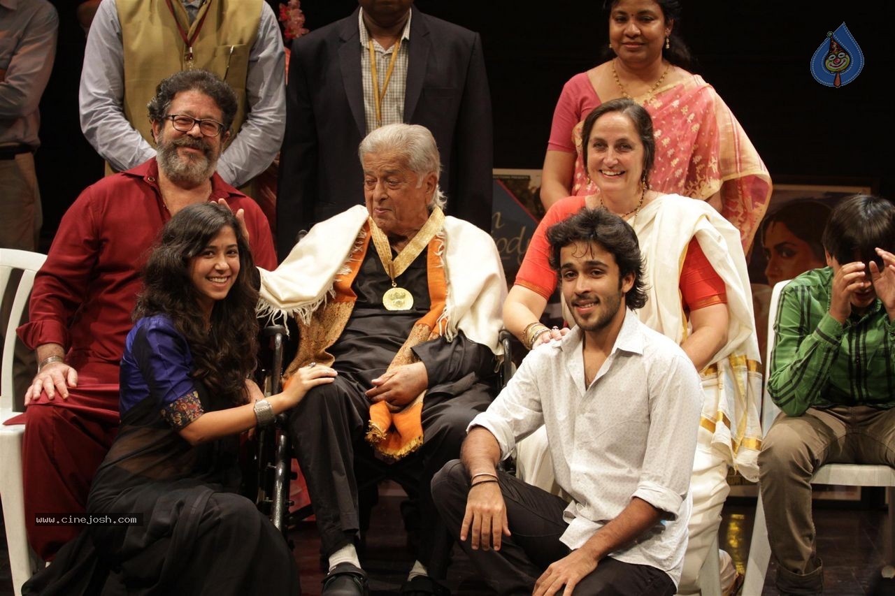 Bolly Celebs at Dadasaheb Phalke Award Presentation  - 49 / 111 photos