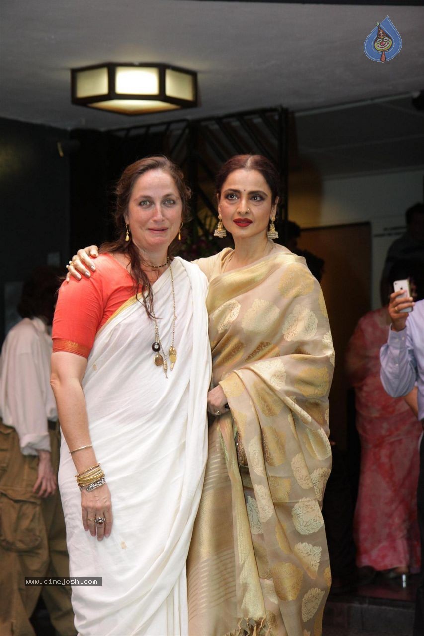 Bolly Celebs at Dadasaheb Phalke Award Presentation  - 96 / 111 photos