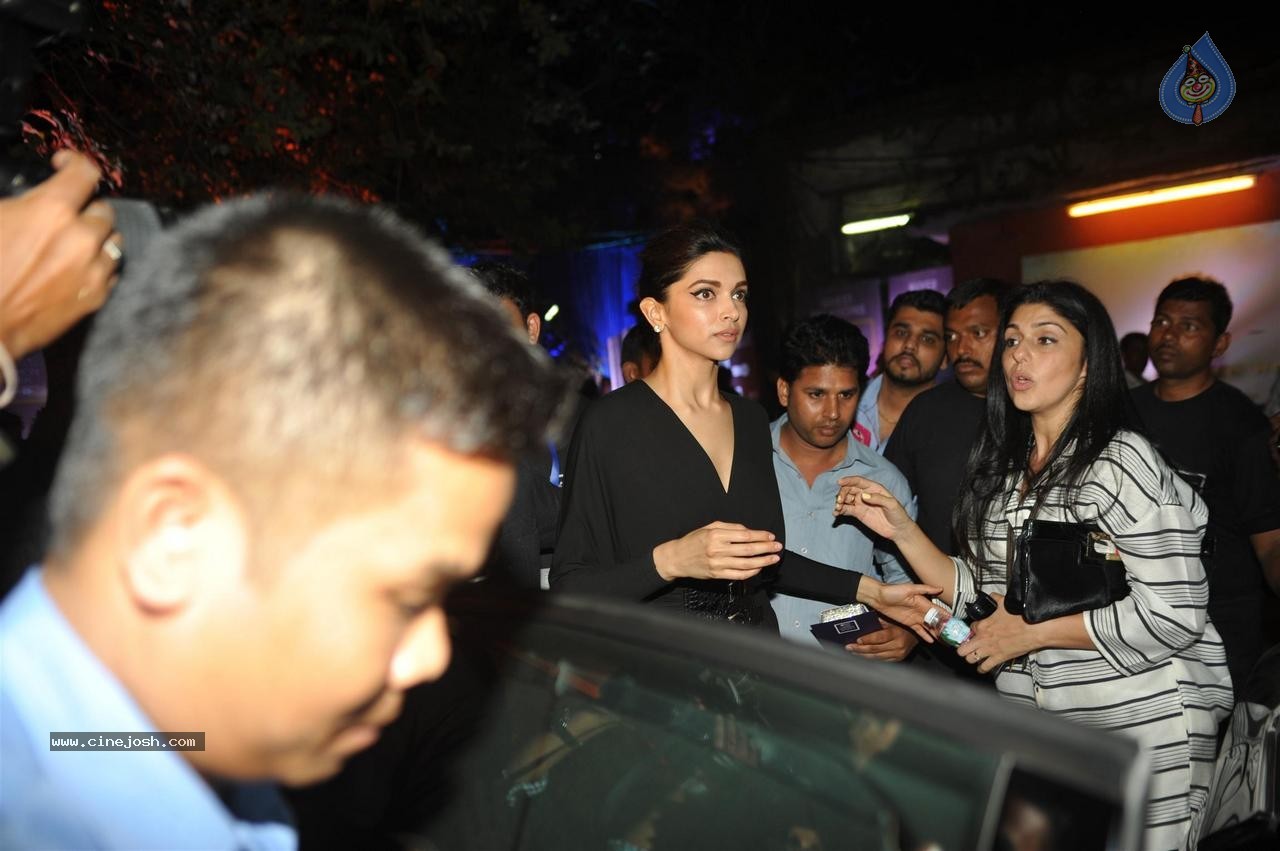 Bolly Celebs at Day 2 LFW Summer Resort 2015 - 7 / 72 photos