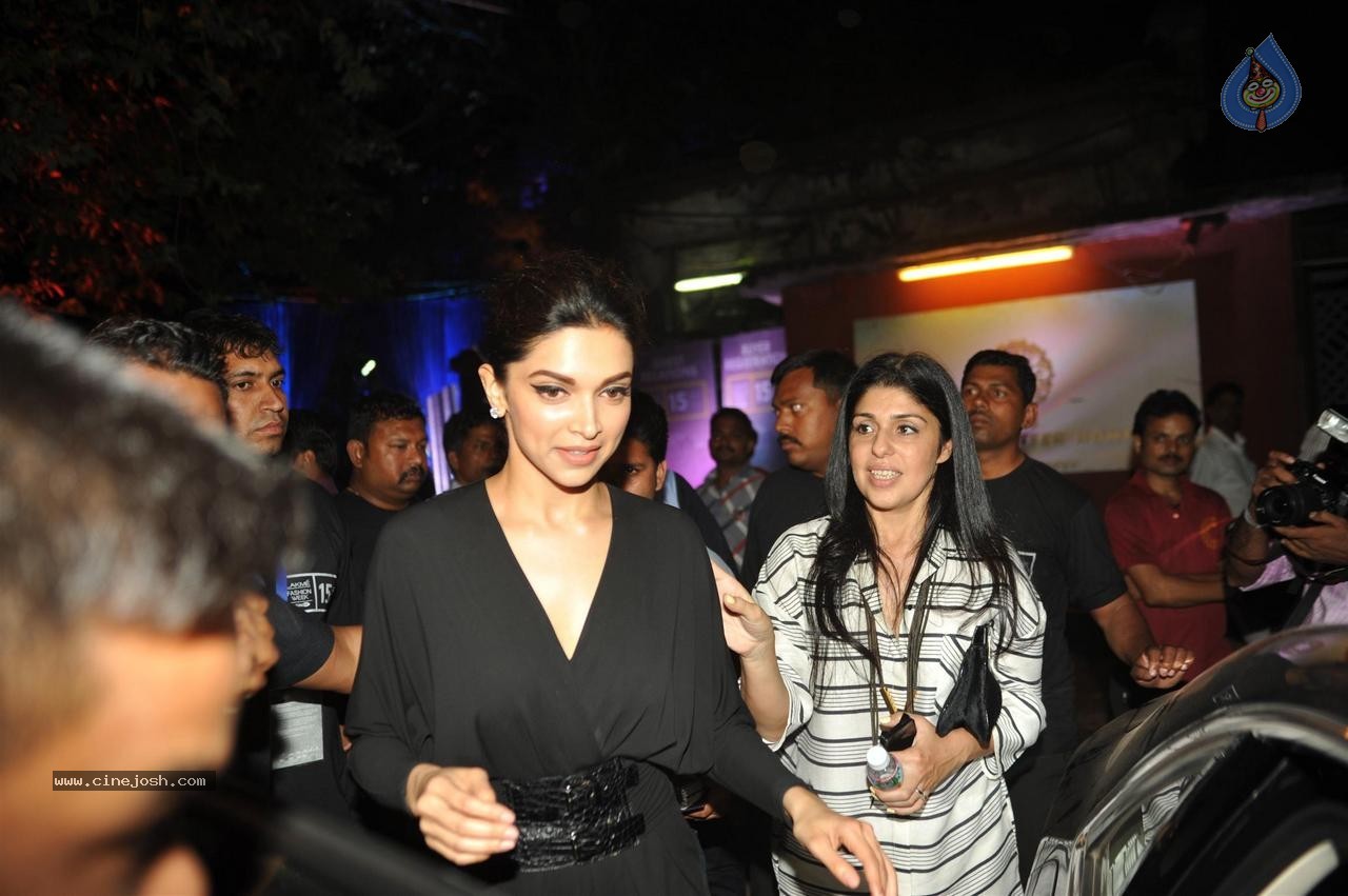 Bolly Celebs at Day 2 LFW Summer Resort 2015 - 13 / 72 photos