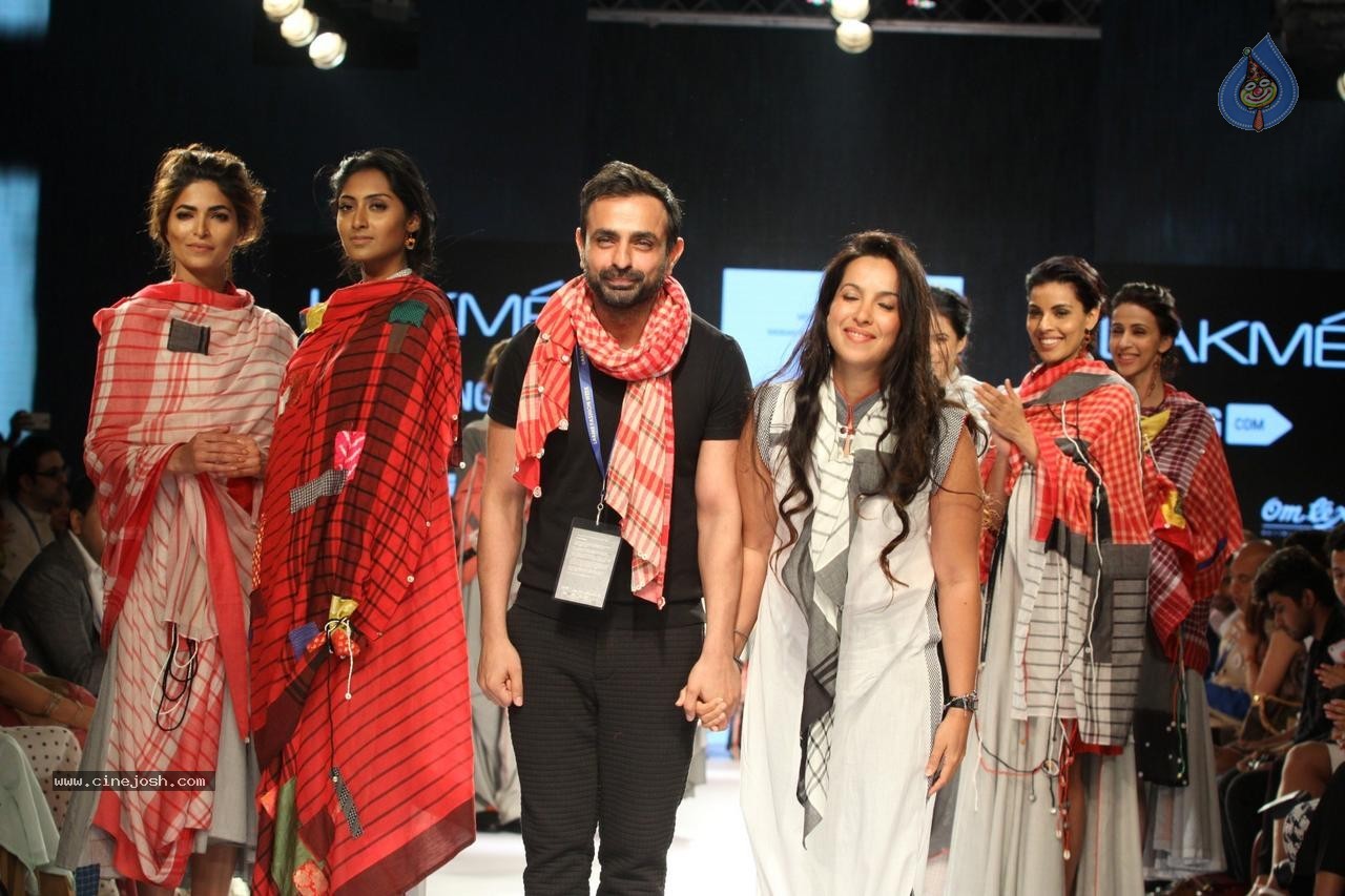 Bolly Celebs at Day 3 LFW Summer Resort 2015 - 19 / 115 photos