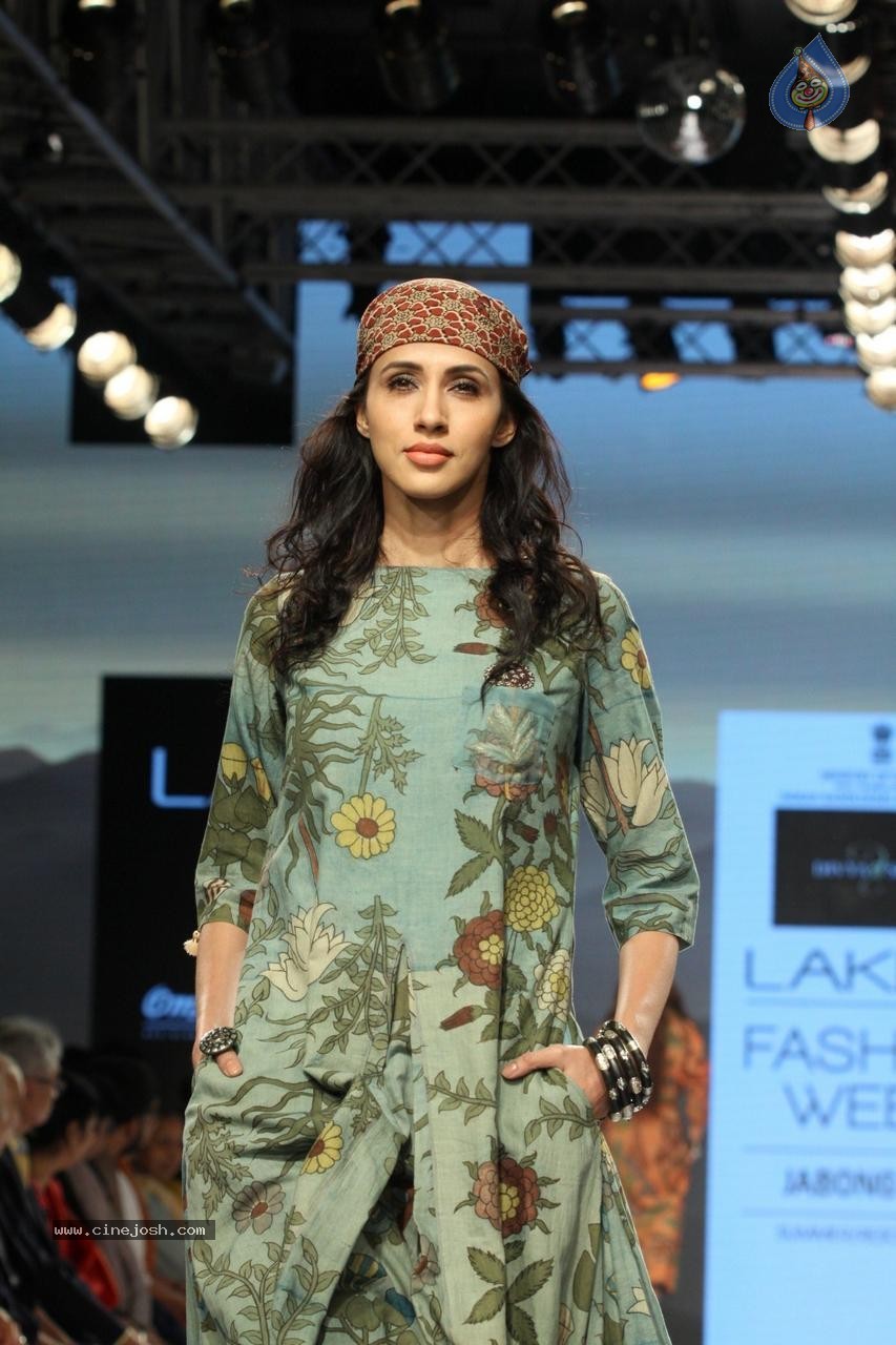 Bolly Celebs at Day 3 LFW Summer Resort 2015 - 21 / 115 photos