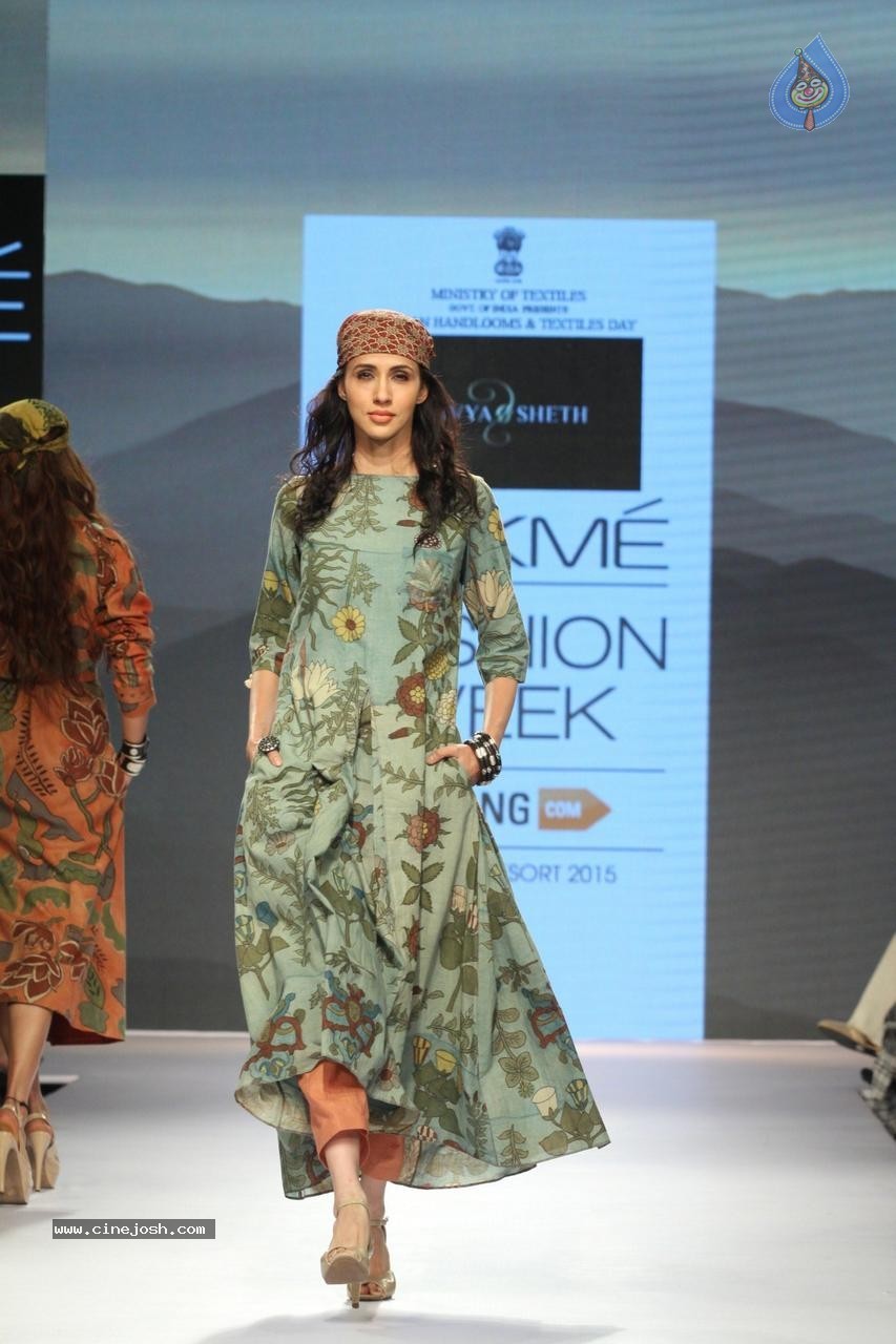 Bolly Celebs at Day 3 LFW Summer Resort 2015 - 59 / 115 photos