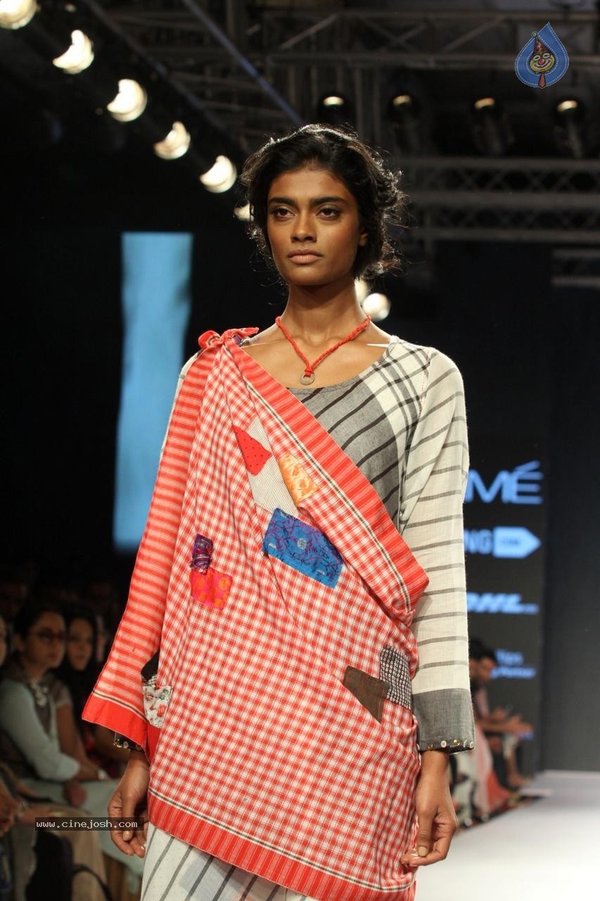 Bolly Celebs at Day 3 LFW Summer Resort 2015 - 62 / 115 photos